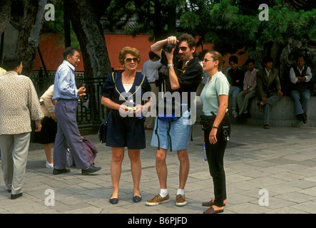 American tourists, tourists, visitors, Hall of Benevolence and Longevity, Summer Palace, Yiheyuan, Beijing, Beijing Municipality, China, Asia Stock Photo