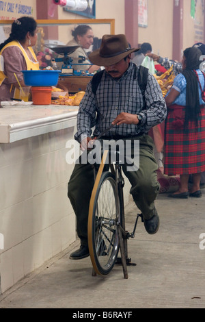 Door To Door Sharpener - A Delhi man uses his ingeniously rigged bicycle to sharpen  knives from restaurant to restaurant. - Delhi, India - Daily Travel Photos  - Once Daily Images From