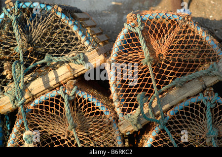 Fishing trap cages and green ropes at Angeiras beach, Matosinhos, Porto,  Portugal Stock Photo - Alamy