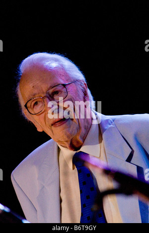 Humphrey Richard Adeane Lyttelton Jazz musician, in concert on stage at Brecon Jazz festival 2007 Vertical 71652 BreconJazz07 Stock Photo