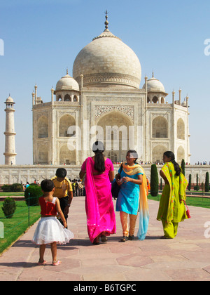 An Indian family walks towards the Taj Mahal Agra, Uttar Pradesh India Stock Photo