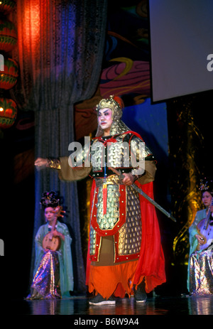 Chinese actor, on stage, Tang Dynasty Theater, Xian, Shaanxi Province, China Stock Photo