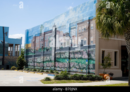 Beautiful mural depicting historic  Lake Wales in the 1920's, located on Stuart Avenue and the scenic Highway in downtown. Stock Photo