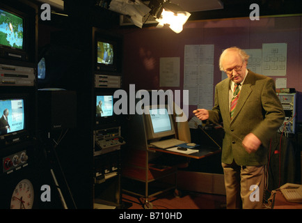 Weather Forecaster Michael Fish at The TV Weather Studio in BBC Television centre in Shepherds Bush before presenting a forecast Stock Photo
