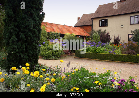 AN ENGLISH COTTAGE GARDEN AT RHS HYDE HALL. ESSEX UK. Stock Photo
