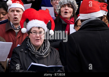 Carol singers outside St. Mary Le Bow Church, Cheapside, London, UK Stock Photo