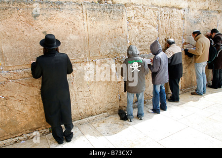 Devout Jews Praying By The Wailing Wall, Jerusalem Stock Photo - Alamy