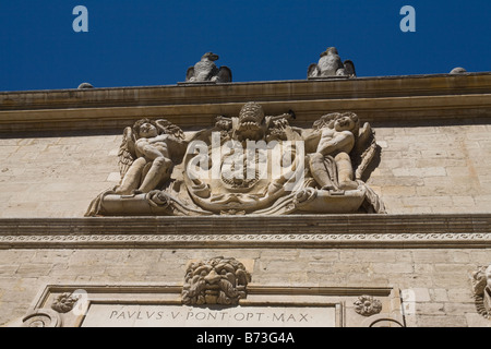 Avignon, Hotel des Monnaies, detail of the decorated facade. 16th Century building Stock Photo