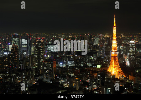 Night city view of Tokyo looking towards the districts of Toranomon Kamiyacho Uchisaiwaicho and Tokyo Tower Stock Photo