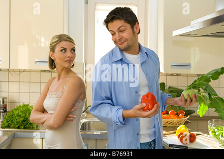 Paar in der Kueche. couple in the kitchen Stock Photo