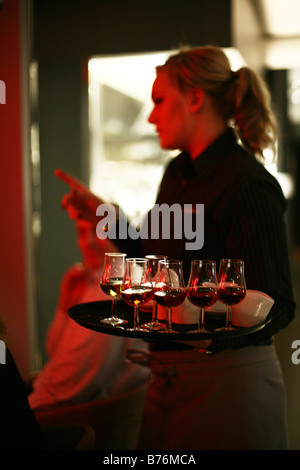 Waitress in Flukt restaurant in Oslo Stock Photo