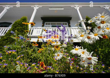 View of Auberge Manoir Tache (Inn) and flowers, Bas-Saint-Laurent region, Quebec, Canada Stock Photo