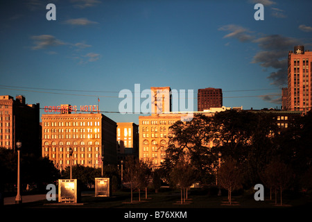 MORNING SUNLIGHT REFLECTING OFF THE CONGRESS HOTEL AND OTHER HISTORIC BUILDINGS ON MICHIGAN AVENUE IN DOWNTOWN CHICAGO ILLINOIS Stock Photo