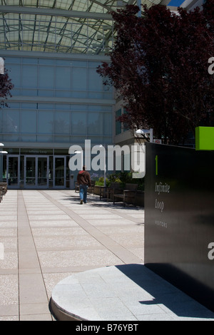 Front entrance to Apple, Inc. ('Apple Computer') (AAPL) headquarters, Cupertino, California Stock Photo