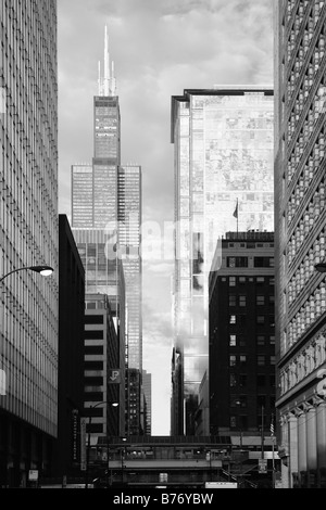 BEGINNING OF ROUTE 66 AT MICHIGAN AVENUE AND ADAMS STREET IN DOWNTOWN CHICAGO ILLINOIS USA ROUTE 66 Stock Photo