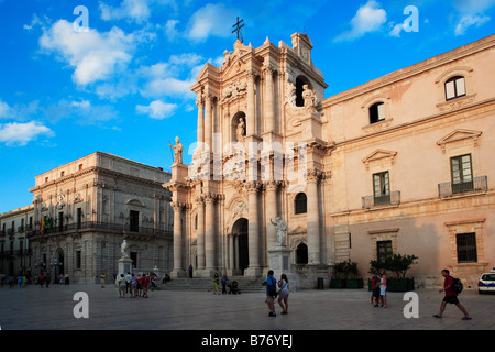 Syracuse Cathedral and Town Hall, Piazza Duomo, Ortygia, Syracuse, Sicily Stock Photo