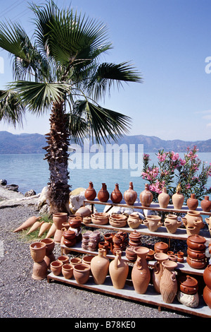 Roadside souvenir vendor, pottery in Sultaniye, at Lake Koeycegiz, Dalyan in the Mugla Province, Turkey Stock Photo
