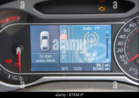 2008 Ford Mondeo FordConvers+ instrument control panel with speed and rev counter Stock Photo