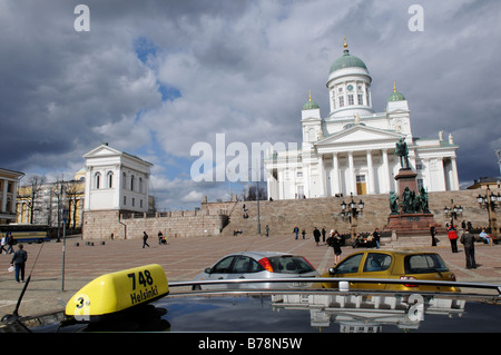 Taxi in front of Tuomiokirkko, Helsinki Cathedral, Senate Square, Helsinki, Finland, Europe Stock Photo