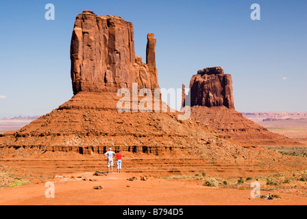 a couple viewing the mittens in Monument Valley Stock Photo