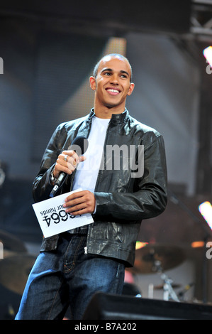 Lewis Hamilton addresses the crowd at a fundraising event in London Stock Photo