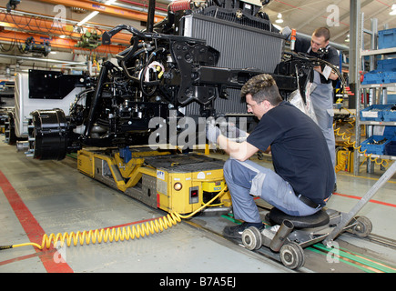 Laborer working on the motor and gearbox of a truck, manufacture, Production MAN Commercial Vehicle Corporation, Munich, Bavari Stock Photo