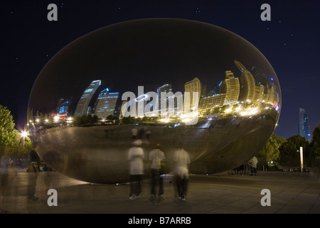 Cloud Gate Sculpture at Night, Chicago, Illinois, USA Stock Photo