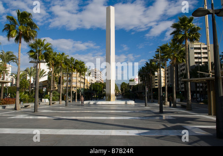 Monument On The Reina Regente Almeria Spain Spanish Palm Tree lined avenue Stock Photo