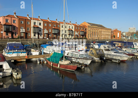 Houses and boats along Bathurst basin Bristol city harbour UK Stock Photo