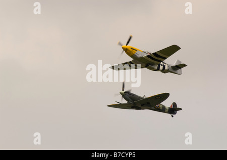 Spitfire and Mustang Flying in close Formation at Biggin Hill Airshow, England, UK 2008 Stock Photo