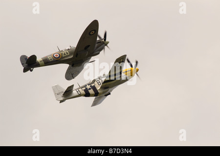 Spitfire and Mustang Flying in close Formation at Biggin Hill Airshow, England, UK 2008 Stock Photo