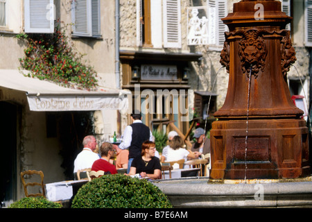 People having outdoor lunch in the village square of Mougins Stock Photo