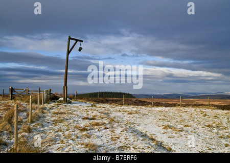 dh Steng Cross TYNEDALE NORTHUMBRIA Winters Gibbet monument lonely moorland northumberland elsdon noose gallows Stock Photo