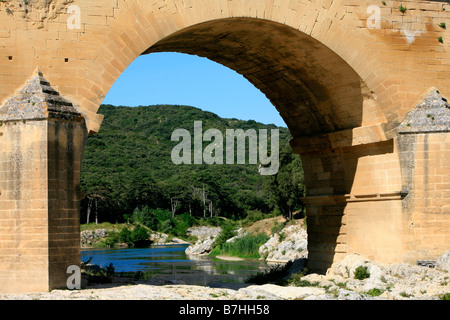 Arch of the Pont du Gard aqueduct in Vers-Pont-du-Gard, France Stock Photo