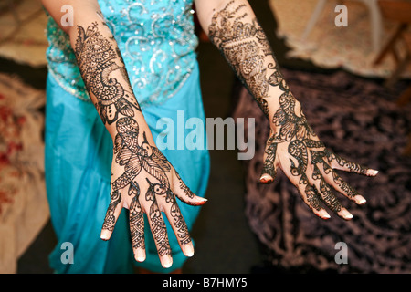 Traditional Bridal cool henna or Mehndi design for hand ☆ Step by Step  tutorial 2 - YouTube