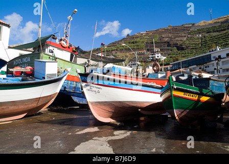 dh  CAMARA DE LOBOS MADEIRA Fishing boats beached on slipway harbour Stock Photo