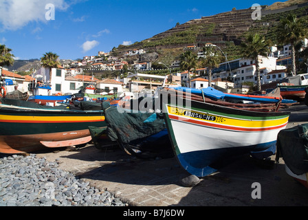 dh  CAMARA DE LOBOS MADEIRA Colourful fishing boats beached on slipway harbour port Stock Photo