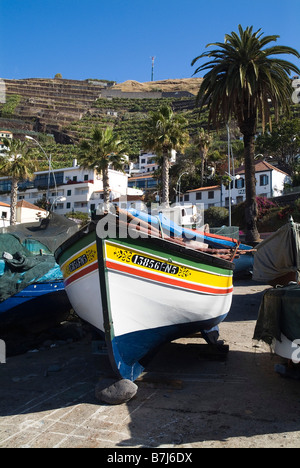 dh  CAMARA DE LOBOS MADEIRA Colourful fishing boats beached on slipway boat harbour harbor Stock Photo
