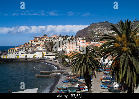 dh  CAMARA DE LOBOS MADEIRA Fishing boats beached on slipway and village waterfront harbour Stock Photo