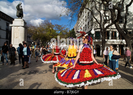 dh Flower Festival FUNCHAL MADEIRA Festival girls in flower costumes posing Avenida Arriaga city street carnival portugal parade Stock Photo