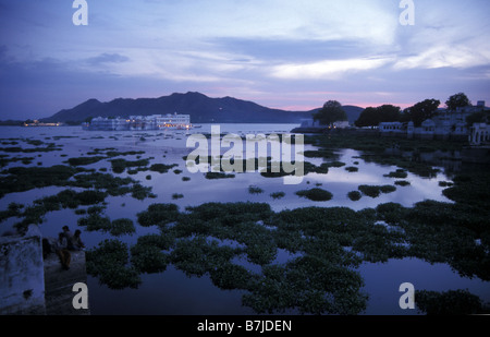 evening view over Lake Pichola and Taj Lake Palace Hotel Udaipur Rajasthan India Stock Photo