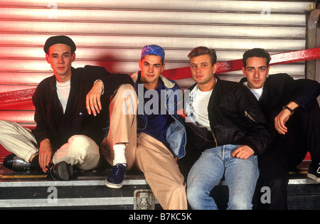 CURIOSITY KILLED THE CAT  UK pop group in 1987 with Ben Volpeliere-Pierrot at left Stock Photo