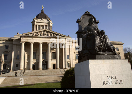 Queen Victoria Statue & Manitoba Legislative Building, Winnipeg, Manitoba, Canada Stock Photo