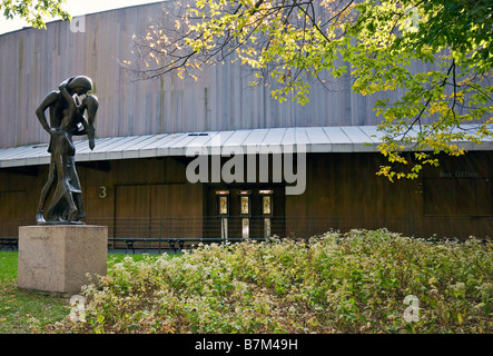 Romeo and Juliet statue outside the Delacorte Theatre in Central Park, New York, USA Stock Photo