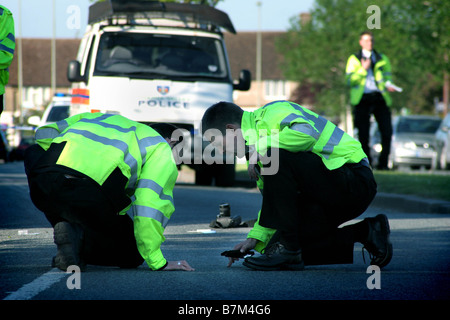 Police Collision Investigators investigate scene of a hit and run on Marston Road in Oxford Oxfordshire 2007 Stock Photo