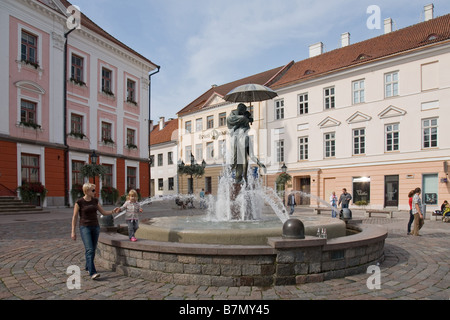 Monument Kissing Students, Town Hall Square, Tartu, Estonia, Europe Stock Photo