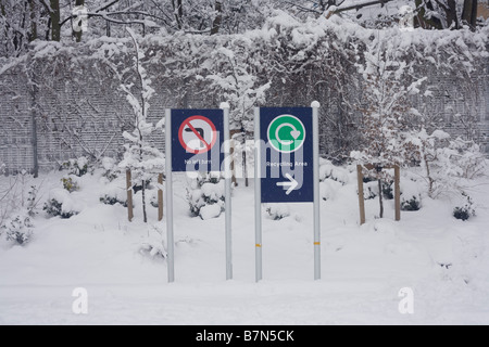Supermarket signs after unusually heavy snow fall in South London Stock Photo