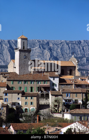 village-of-fuveau-and-mont-sainte-victoire-or-sainte-victoire-mountain
