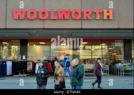 woolworth department store woolies sign red trading credit crunch consumerism shopping high street Stock Photo