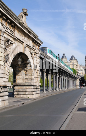 Metro Train on Viaduc de Passy in Paris Stock Photo